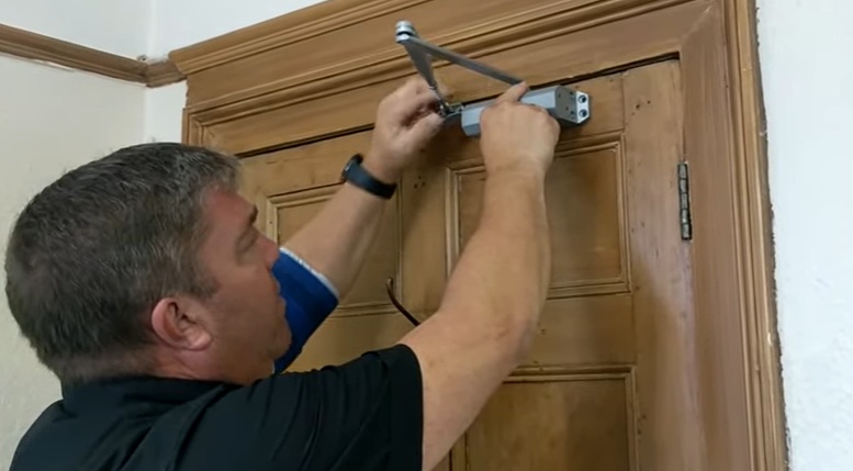 Pose serrure complète pour porte sécurisée